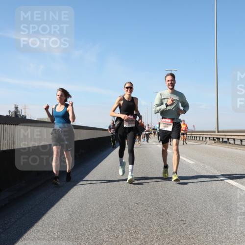 03.10.2025 - Köhlbrandbrückenlauf Yannick Fuchs http://msf.ph/oto/9195619 03.10.2025 12:00:19 Position 3 6675 meine-sportfotos.de