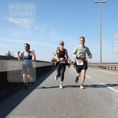 03.10.2025 - Köhlbrandbrückenlauf Yannick Fuchs http://msf.ph/oto/9195620 03.10.2025 12:00:20 Position 3 6675 meine-sportfotos.de