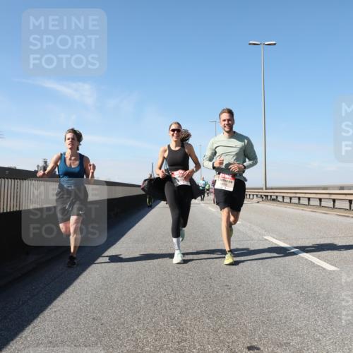 03.10.2025 - Köhlbrandbrückenlauf Yannick Fuchs http://msf.ph/oto/9195622 03.10.2025 12:00:20 Position 3 6675 meine-sportfotos.de