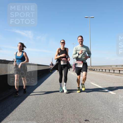 03.10.2025 - Köhlbrandbrückenlauf Yannick Fuchs http://msf.ph/oto/9195623 03.10.2025 12:00:20 Position 3 16675 meine-sportfotos.de