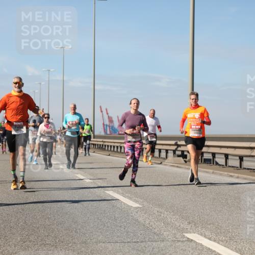 03.10.2025 - Köhlbrandbrückenlauf Yannick Fuchs http://msf.ph/oto/9195634 03.10.2025 12:00:23 Position 3 672, 04264 meine-sportfotos.de