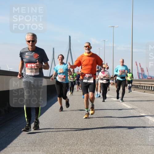 03.10.2025 - Köhlbrandbrückenlauf Yannick Fuchs http://msf.ph/oto/9195636 03.10.2025 12:00:23 Position 3 5672 meine-sportfotos.de