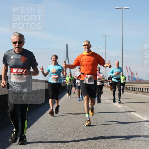 03.10.2025 - Köhlbrandbrückenlauf Yannick Fuchs http://msf.ph/oto/9195639 03.10.2025 12:00:24 Position 3 5672 meine-sportfotos.de