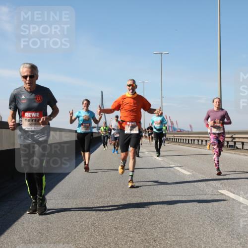 03.10.2025 - Köhlbrandbrückenlauf Yannick Fuchs http://msf.ph/oto/9195640 03.10.2025 12:00:24 Position 3 5672 meine-sportfotos.de