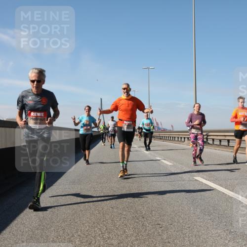 03.10.2025 - Köhlbrandbrückenlauf Yannick Fuchs http://msf.ph/oto/9195641 03.10.2025 12:00:24 Position 3 5672 meine-sportfotos.de