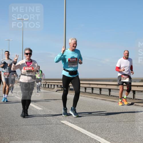 03.10.2025 - Köhlbrandbrückenlauf Yannick Fuchs http://msf.ph/oto/9195654 03.10.2025 12:00:28 Position 3 4385 meine-sportfotos.de