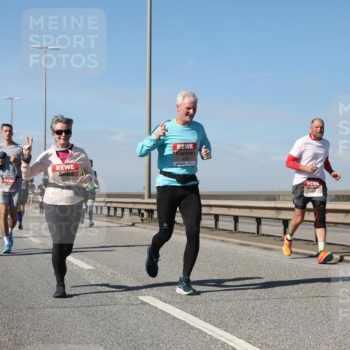 03.10.2025 - Köhlbrandbrückenlauf Yannick Fuchs http://msf.ph/oto/9195655 03.10.2025 12:00:28 Position 3 4385 meine-sportfotos.de
