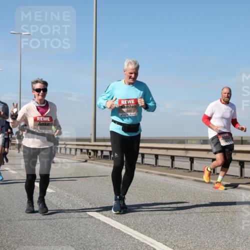 03.10.2025 - Köhlbrandbrückenlauf Yannick Fuchs http://msf.ph/oto/9195656 03.10.2025 12:00:28 Position 3 4739, 4885 meine-sportfotos.de