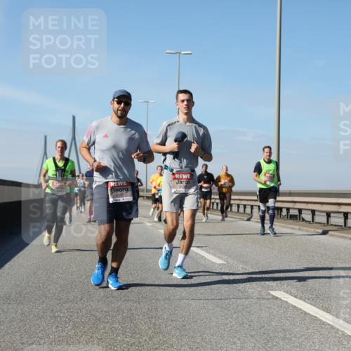 03.10.2025 - Köhlbrandbrückenlauf Yannick Fuchs http://msf.ph/oto/9195663 03.10.2025 12:00:30 Position 3 6338, 6337 meine-sportfotos.de