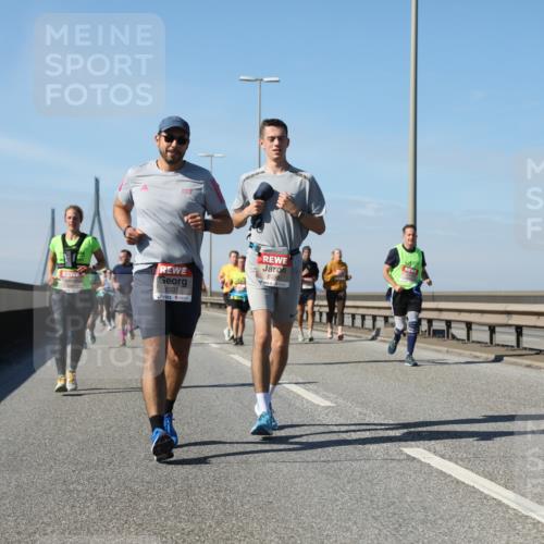 03.10.2025 - Köhlbrandbrückenlauf Yannick Fuchs http://msf.ph/oto/9195664 03.10.2025 12:00:30 Position 3 6337, 77, 6338 meine-sportfotos.de