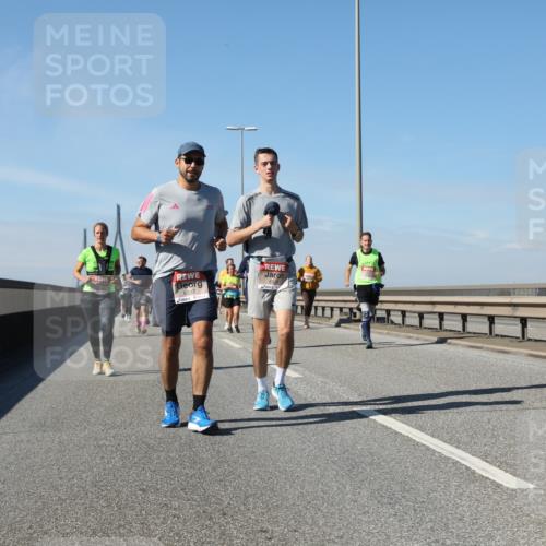 03.10.2025 - Köhlbrandbrückenlauf Yannick Fuchs http://msf.ph/oto/9195665 03.10.2025 12:00:30 Position 3 6337 meine-sportfotos.de