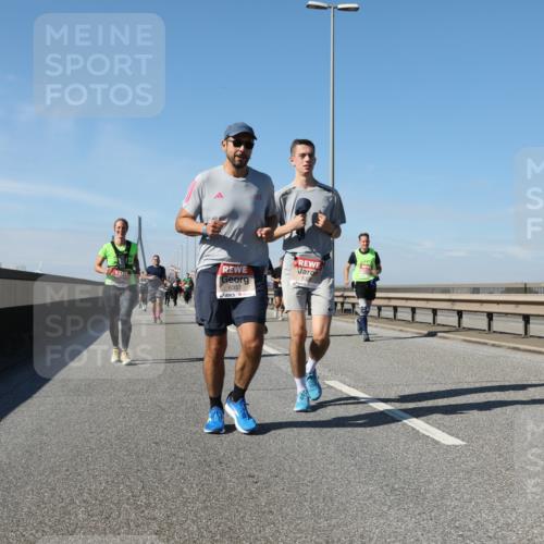 03.10.2025 - Köhlbrandbrückenlauf Yannick Fuchs http://msf.ph/oto/9195669 03.10.2025 12:00:31 Position 3 6337 meine-sportfotos.de