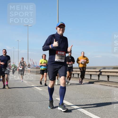 03.10.2025 - Köhlbrandbrückenlauf Yannick Fuchs http://msf.ph/oto/9195682 03.10.2025 12:00:34 Position 3 5488 meine-sportfotos.de