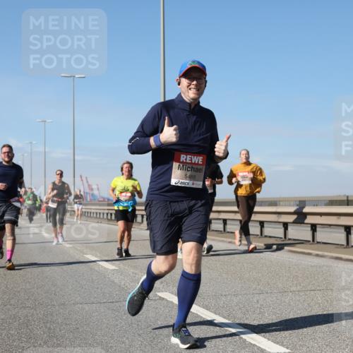03.10.2025 - Köhlbrandbrückenlauf Yannick Fuchs http://msf.ph/oto/9195683 03.10.2025 12:00:34 Position 3 5488 meine-sportfotos.de