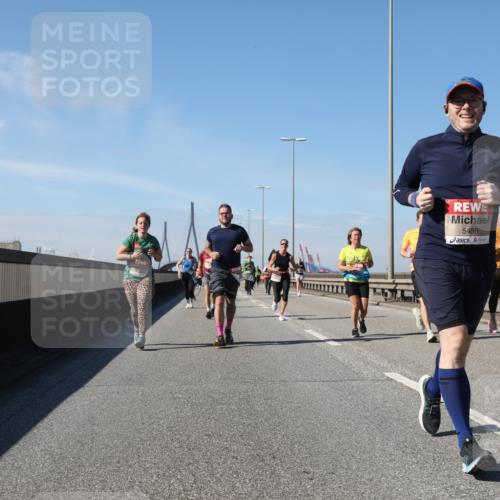 03.10.2025 - Köhlbrandbrückenlauf Yannick Fuchs http://msf.ph/oto/9195684 03.10.2025 12:00:35 Position 3 5488 meine-sportfotos.de