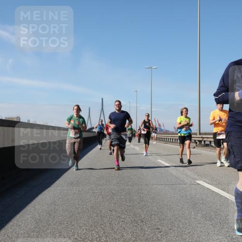 03.10.2025 - Köhlbrandbrückenlauf Yannick Fuchs http://msf.ph/oto/9195685 03.10.2025 12:00:35 Position 3 5488 meine-sportfotos.de