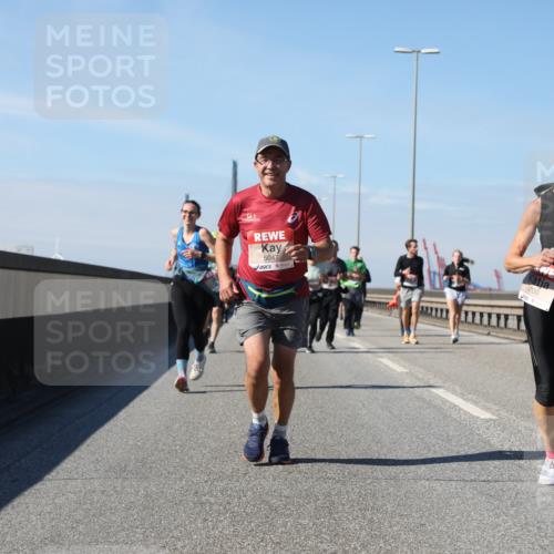 03.10.2025 - Köhlbrandbrückenlauf Yannick Fuchs http://msf.ph/oto/9195697 03.10.2025 12:00:38 Position 3 5047, 4709 meine-sportfotos.de