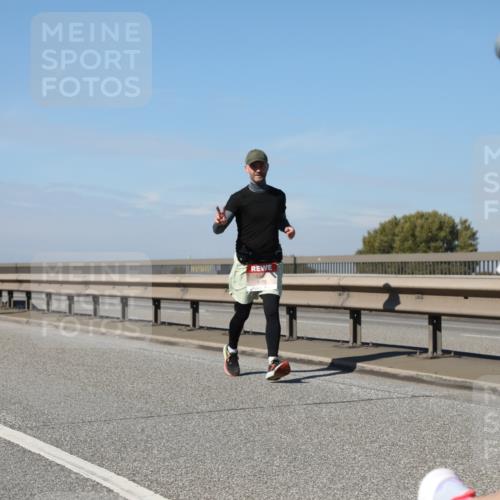 03.10.2025 - Köhlbrandbrückenlauf Yannick Fuchs http://msf.ph/oto/9195704 03.10.2025 12:00:40 Position 3 4709 meine-sportfotos.de