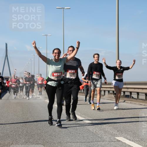 03.10.2025 - Köhlbrandbrückenlauf Yannick Fuchs http://msf.ph/oto/9195712 03.10.2025 12:00:42 Position 3 5076 meine-sportfotos.de