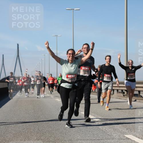 03.10.2025 - Köhlbrandbrückenlauf Yannick Fuchs http://msf.ph/oto/9195713 03.10.2025 12:00:42 Position 3 5076, 5920 meine-sportfotos.de