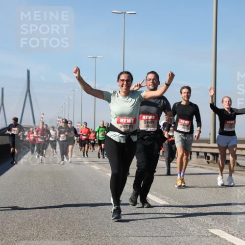 03.10.2025 - Köhlbrandbrückenlauf Yannick Fuchs http://msf.ph/oto/9195714 03.10.2025 12:00:42 Position 3 5076, 5918 meine-sportfotos.de