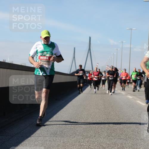 03.10.2025 - Köhlbrandbrückenlauf Yannick Fuchs http://msf.ph/oto/9195716 03.10.2025 12:00:43 Position 3 5076, 5918 meine-sportfotos.de