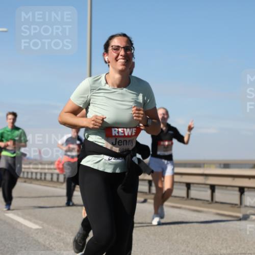 03.10.2025 - Köhlbrandbrückenlauf Yannick Fuchs http://msf.ph/oto/9195721 03.10.2025 12:00:44 Position 3 5010 meine-sportfotos.de
