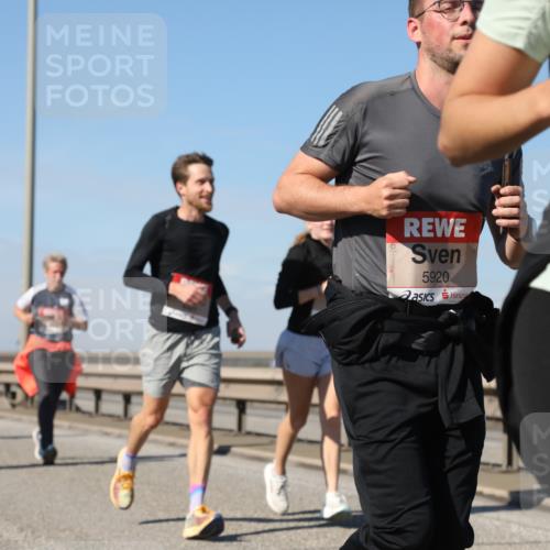 03.10.2025 - Köhlbrandbrückenlauf Yannick Fuchs http://msf.ph/oto/9195724 03.10.2025 12:00:44 Position 3 15, 5920 meine-sportfotos.de