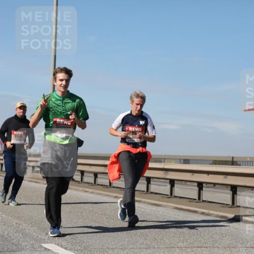 03.10.2025 - Köhlbrandbrückenlauf Yannick Fuchs http://msf.ph/oto/9195730 03.10.2025 12:00:46 Position 3 10, 4981, 1, 497 meine-sportfotos.de