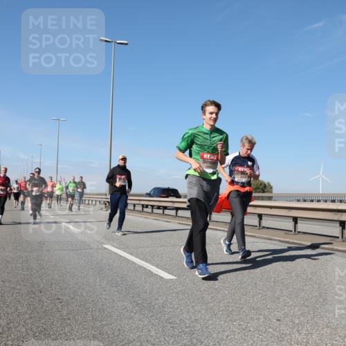 03.10.2025 - Köhlbrandbrückenlauf Yannick Fuchs http://msf.ph/oto/9195734 03.10.2025 12:00:47 Position 3 11 meine-sportfotos.de