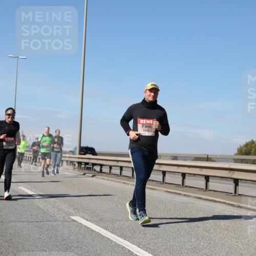 03.10.2025 - Köhlbrandbrückenlauf Yannick Fuchs http://msf.ph/oto/9195737 03.10.2025 12:00:48 Position 3 5458 meine-sportfotos.de