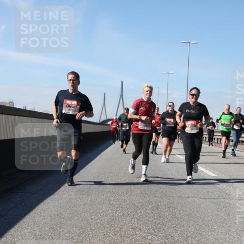03.10.2025 - Köhlbrandbrückenlauf Yannick Fuchs http://msf.ph/oto/9195738 03.10.2025 12:00:49 Position 3 5578 meine-sportfotos.de