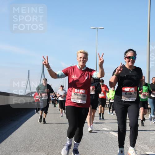 03.10.2025 - Köhlbrandbrückenlauf Yannick Fuchs http://msf.ph/oto/9195742 03.10.2025 12:00:49 Position 3 5405, 5981 meine-sportfotos.de