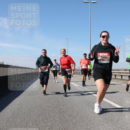 03.10.2025 - Köhlbrandbrückenlauf Yannick Fuchs http://msf.ph/oto/9195756 03.10.2025 12:00:52 Position 3 4285 meine-sportfotos.de