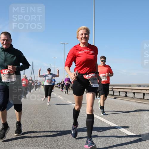 03.10.2025 - Köhlbrandbrückenlauf Yannick Fuchs http://msf.ph/oto/9195761 03.10.2025 12:00:53 Position 3 5481, 5456 meine-sportfotos.de