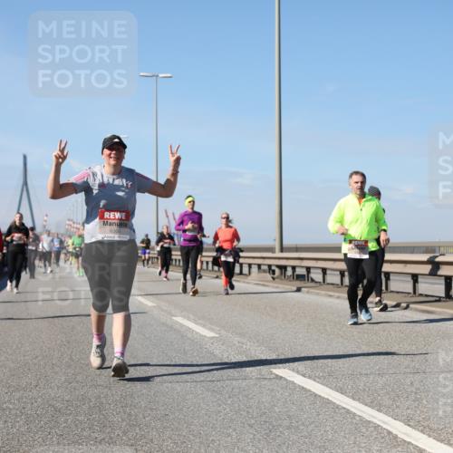 03.10.2025 - Köhlbrandbrückenlauf Yannick Fuchs http://msf.ph/oto/9195767 03.10.2025 12:00:55 Position 3 6300 meine-sportfotos.de