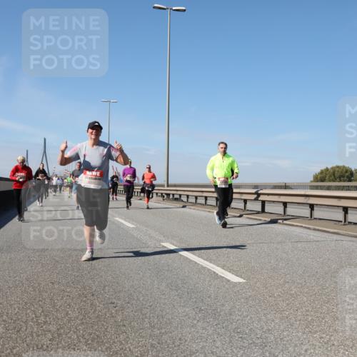 03.10.2025 - Köhlbrandbrückenlauf Yannick Fuchs http://msf.ph/oto/9195769 03.10.2025 12:00:55 Position 3 6300 meine-sportfotos.de