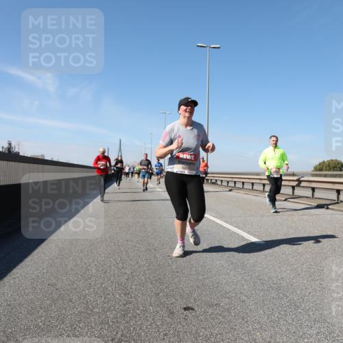 03.10.2025 - Köhlbrandbrückenlauf Yannick Fuchs http://msf.ph/oto/9195773 03.10.2025 12:00:56 Position 3 6300 meine-sportfotos.de