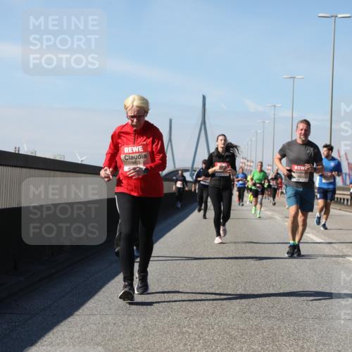03.10.2025 - Köhlbrandbrückenlauf Yannick Fuchs http://msf.ph/oto/9195777 03.10.2025 12:00:57 Position 3 4887 meine-sportfotos.de