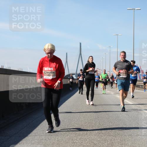 03.10.2025 - Köhlbrandbrückenlauf Yannick Fuchs http://msf.ph/oto/9195778 03.10.2025 12:00:57 Position 3 4887, 5501 meine-sportfotos.de
