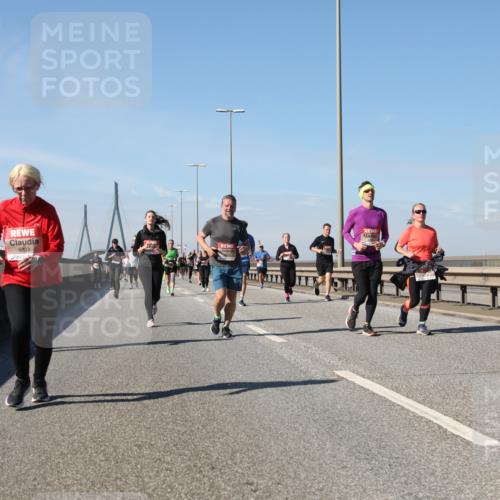 03.10.2025 - Köhlbrandbrückenlauf Yannick Fuchs http://msf.ph/oto/9195781 03.10.2025 12:00:58 Position 3 4887 meine-sportfotos.de