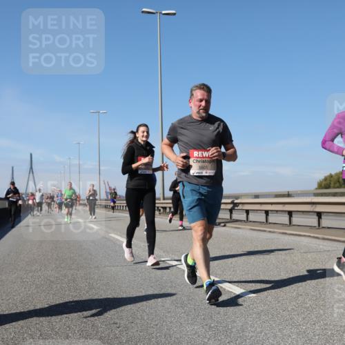 03.10.2025 - Köhlbrandbrückenlauf Yannick Fuchs http://msf.ph/oto/9195788 03.10.2025 12:01:00 Position 3 5501 meine-sportfotos.de