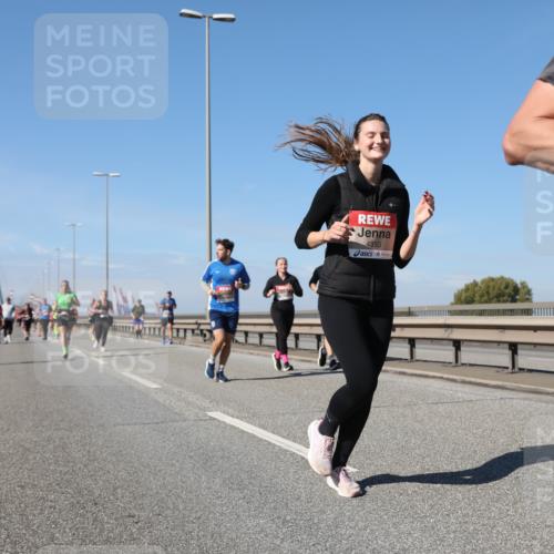03.10.2025 - Köhlbrandbrückenlauf Yannick Fuchs http://msf.ph/oto/9195792 03.10.2025 12:01:01 Position 3 4350 meine-sportfotos.de
