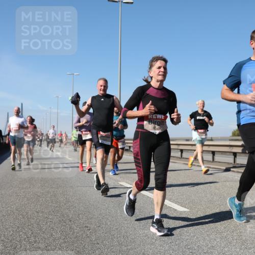 03.10.2025 - Köhlbrandbrückenlauf Yannick Fuchs http://msf.ph/oto/9195837 03.10.2025 12:01:14 Position 3 4529, 4442 meine-sportfotos.de