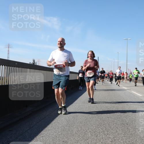03.10.2025 - Köhlbrandbrückenlauf Yannick Fuchs http://msf.ph/oto/9195846 03.10.2025 12:01:17 Position 3 4535 meine-sportfotos.de