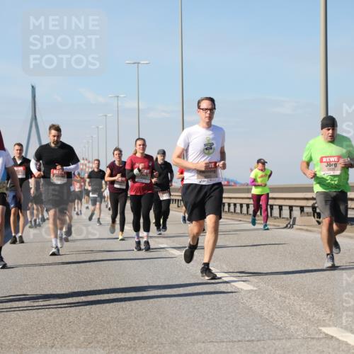 03.10.2025 - Köhlbrandbrückenlauf Yannick Fuchs http://msf.ph/oto/9195856 03.10.2025 12:01:20 Position 3 5081, 5235, 4589 meine-sportfotos.de