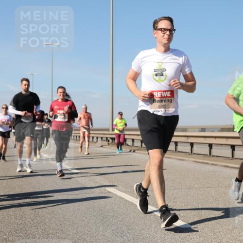 03.10.2025 - Köhlbrandbrückenlauf Yannick Fuchs http://msf.ph/oto/9195868 03.10.2025 12:01:22 Position 3 2017, 6532, 5235 meine-sportfotos.de