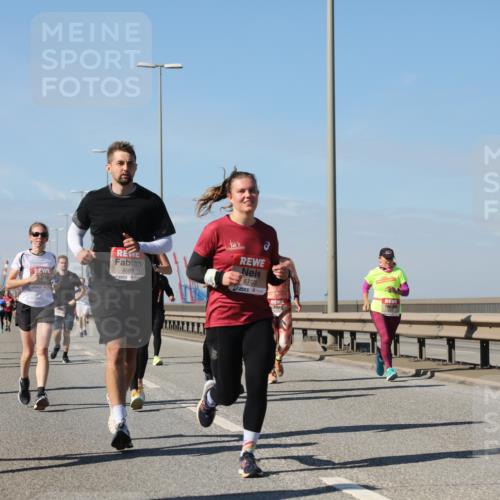 03.10.2025 - Köhlbrandbrückenlauf Yannick Fuchs http://msf.ph/oto/9195869 03.10.2025 12:01:23 Position 3 4200, 4589, 6703 meine-sportfotos.de