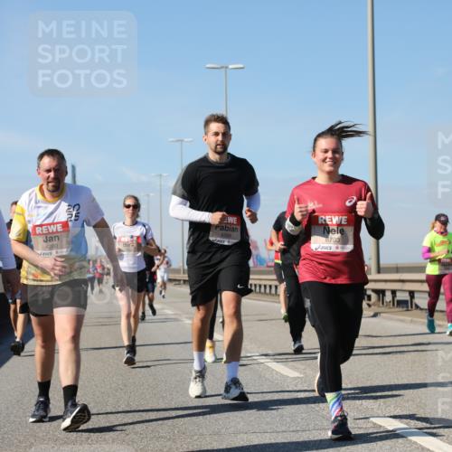 03.10.2025 - Köhlbrandbrückenlauf Yannick Fuchs http://msf.ph/oto/9195871 03.10.2025 12:01:23 Position 3 4200, 4589, 6703 meine-sportfotos.de