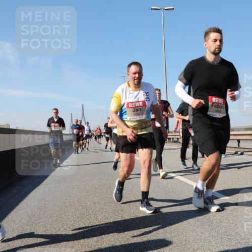 03.10.2025 - Köhlbrandbrückenlauf Yannick Fuchs http://msf.ph/oto/9195879 03.10.2025 12:01:25 Position 3 4200, 4589 meine-sportfotos.de